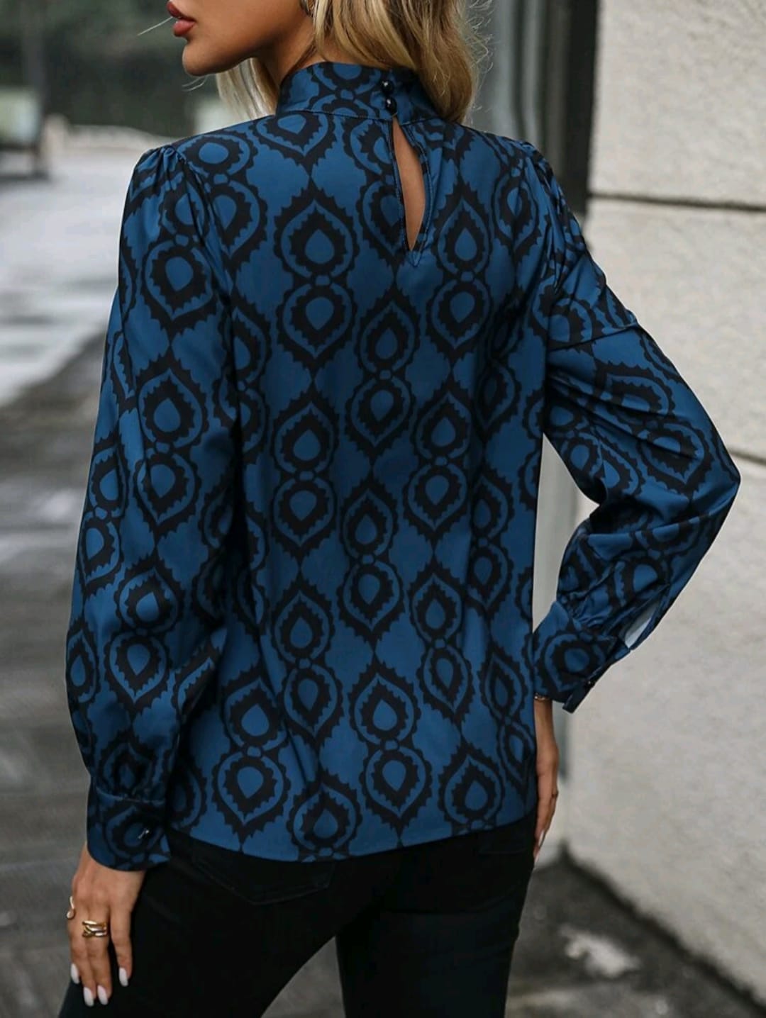 Print Keyhole Neckline Puff Sleeve Blouse
