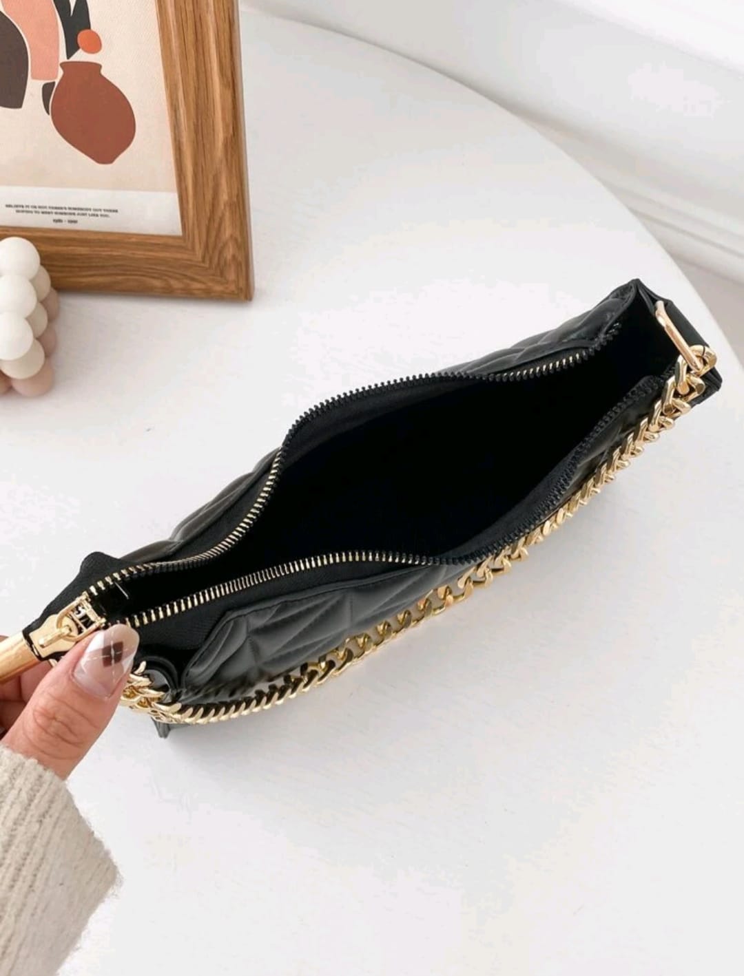 Quilted Pattern Chain Baguette Bag