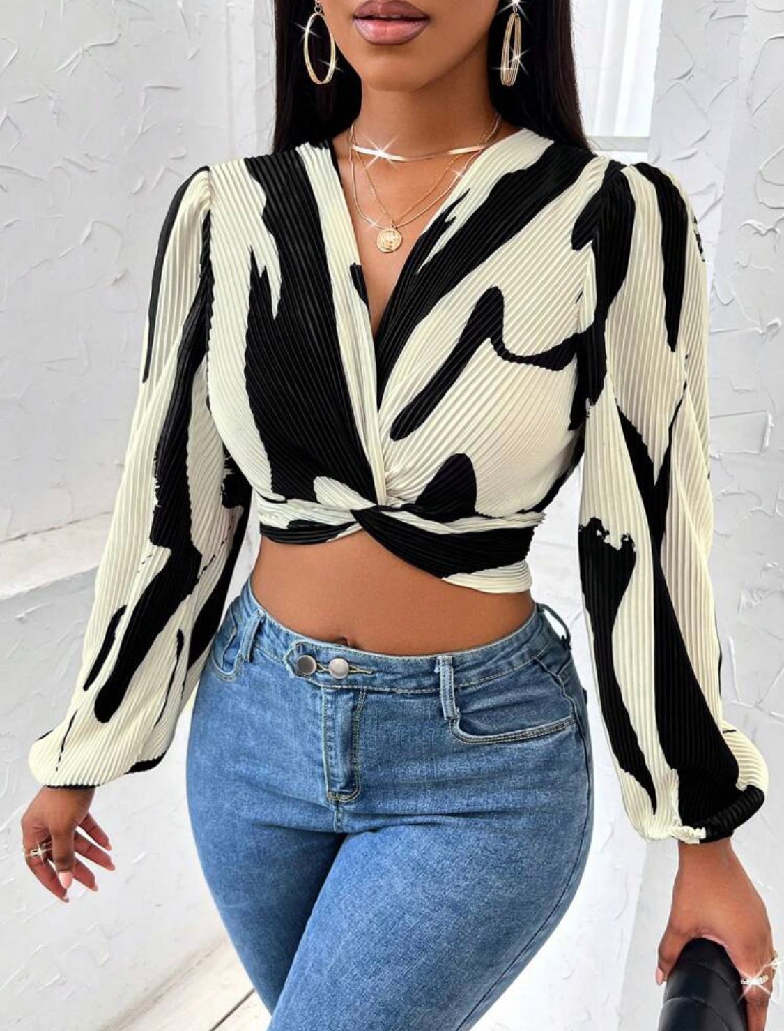 Graphic Print Twist Front Crop Blouse