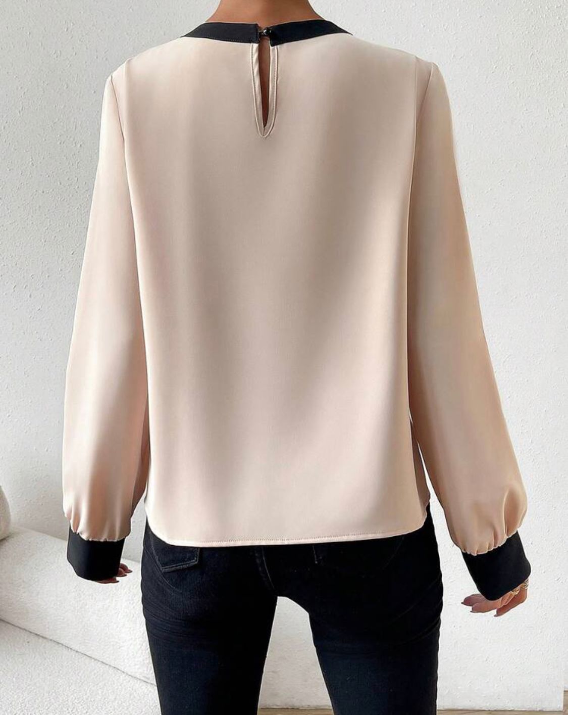 Contrast Trim Keyhole Back Blouse