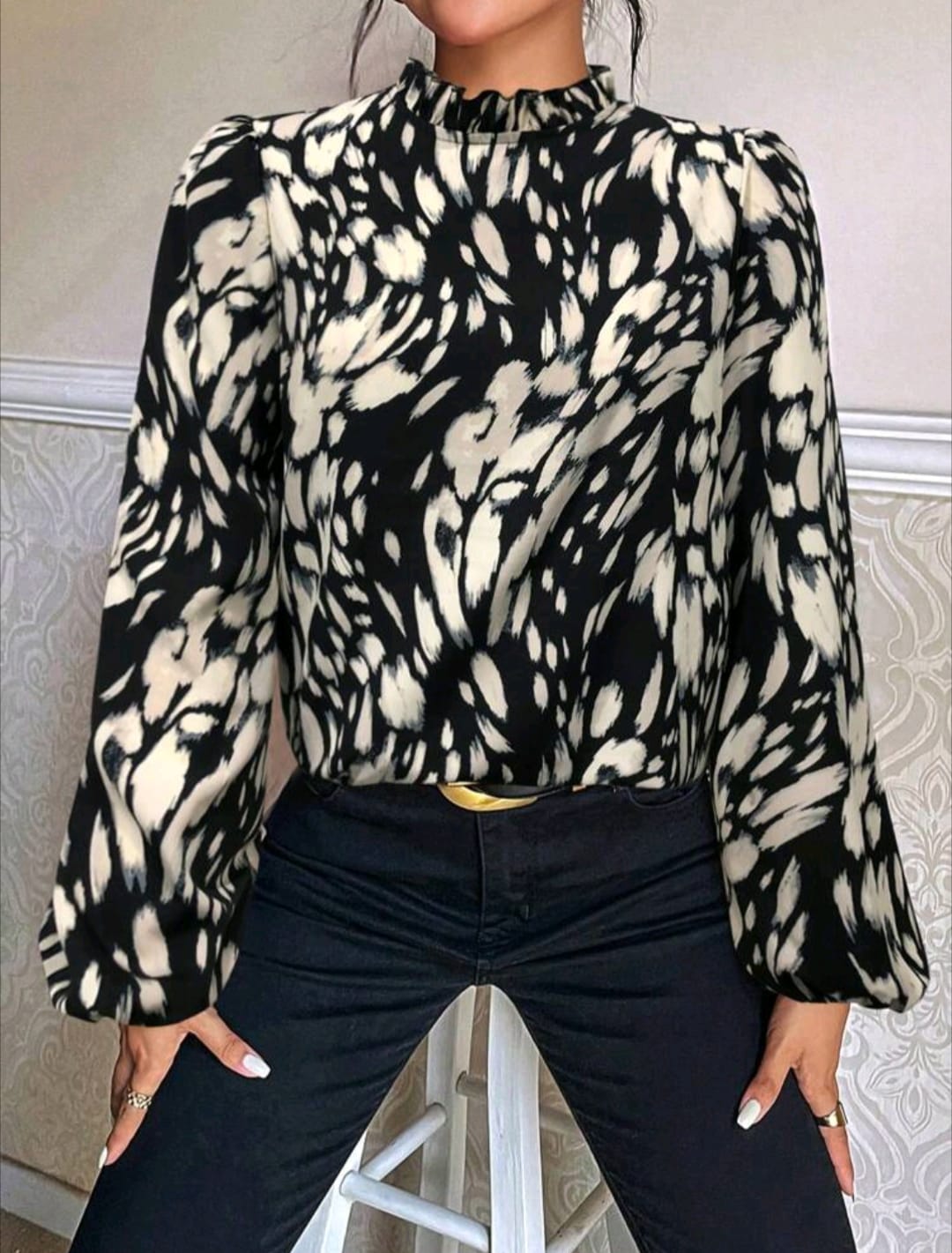 Allover Print Lantern Sleeve Blouse