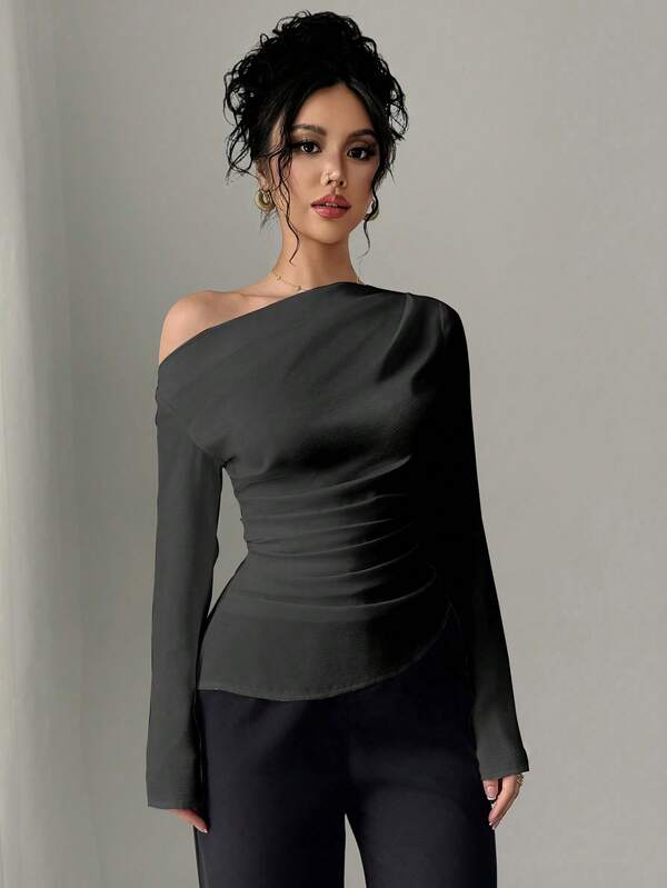 Oblique Shoulder Solid Color Long Sleeve Pleated Blouse (Black)