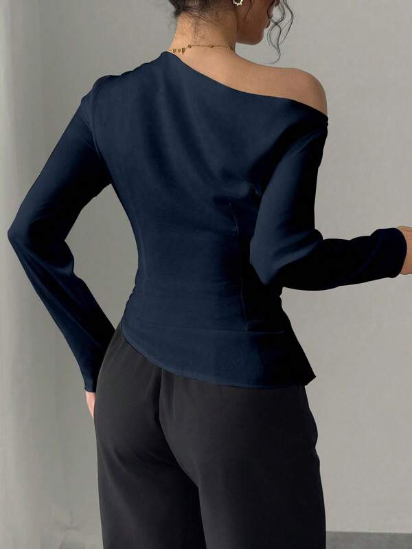 Ruched Fitted Blouse With Oblique Shoulder (Navy)