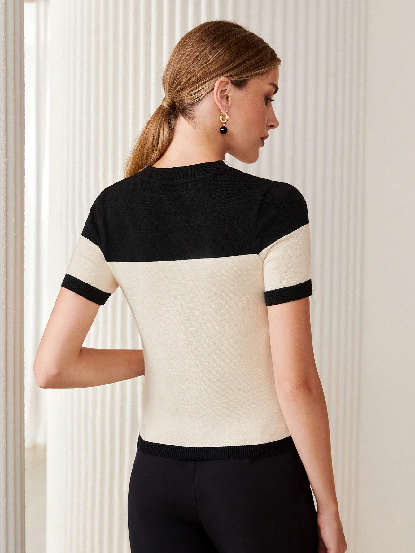 Contrast Color Fitted Knit Top