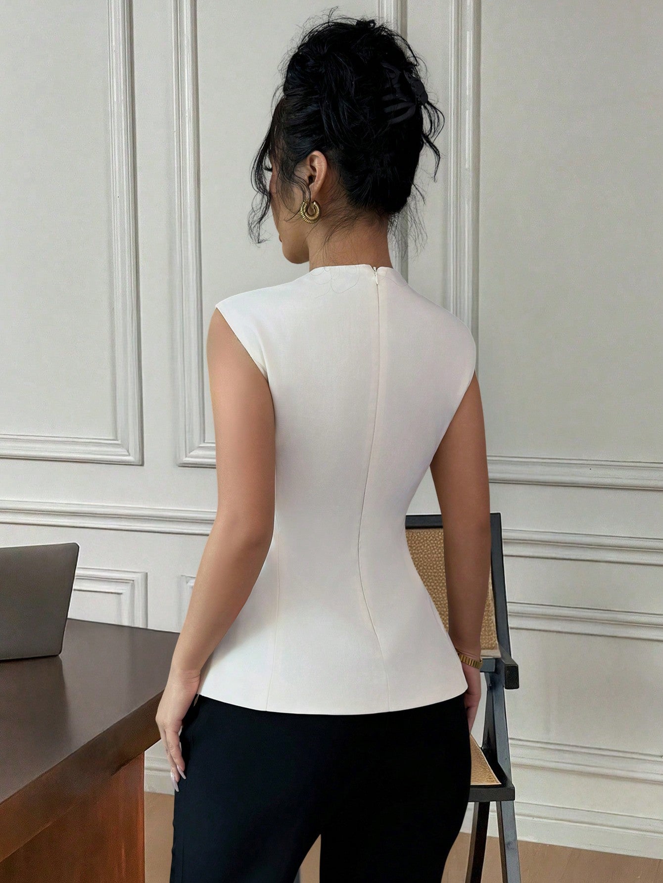 Off White Elegant Square Neck Sleeveless Racerback Crop Top